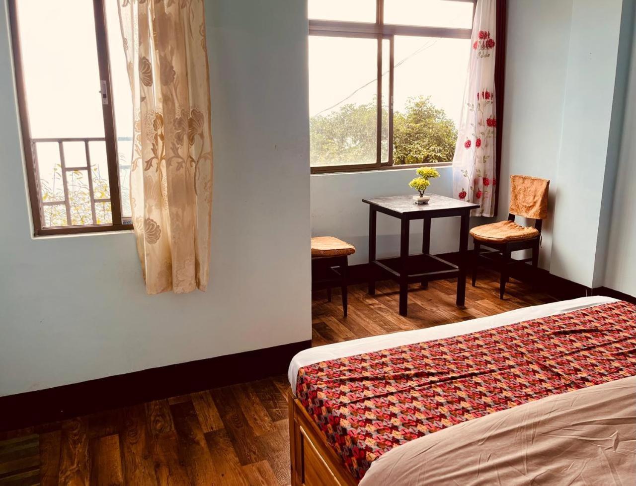 Forest Lodge - 80 Mts From Mall Road Darjeeling  Buitenkant foto