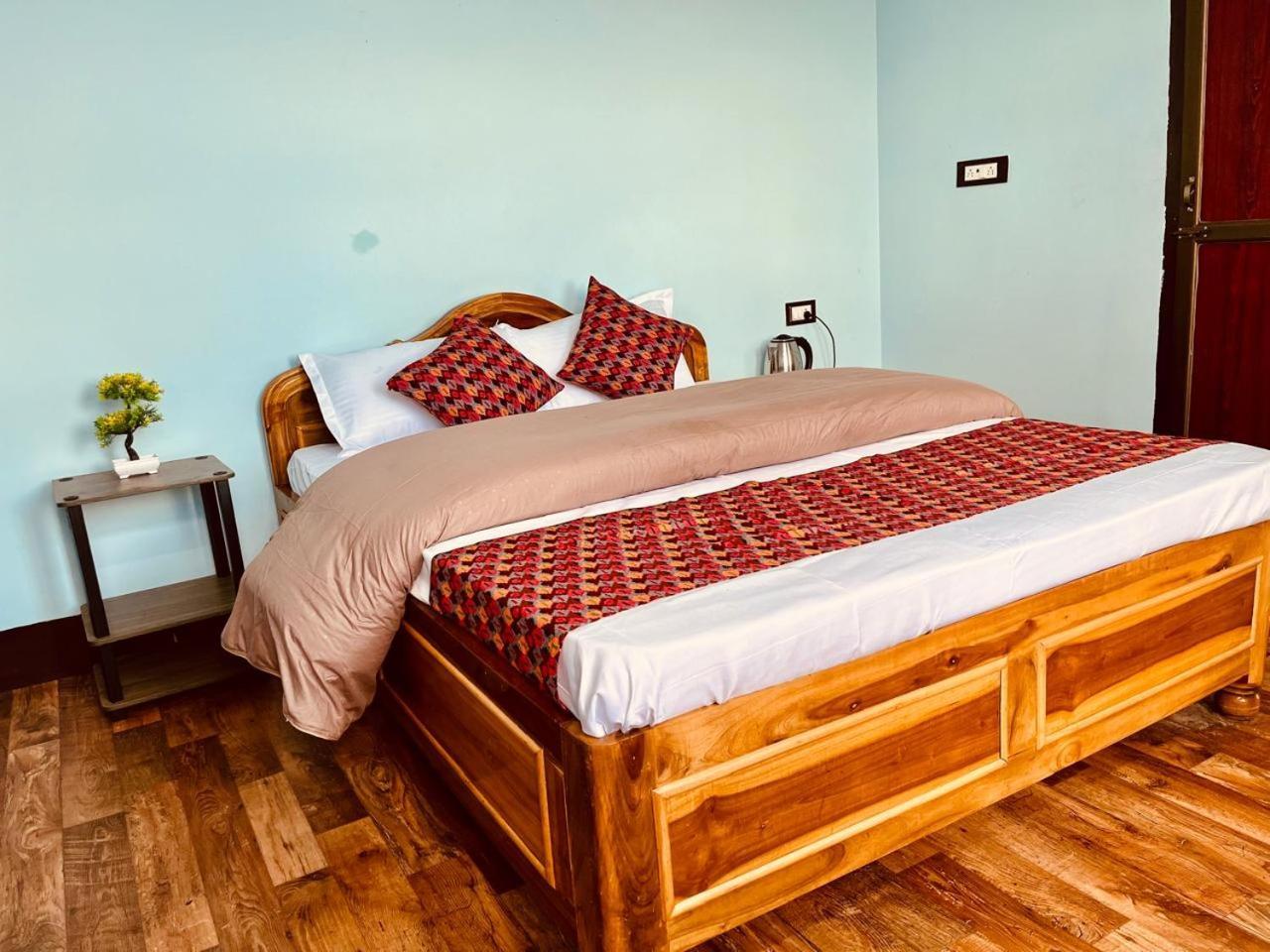 Forest Lodge - 80 Mts From Mall Road Darjeeling  Buitenkant foto