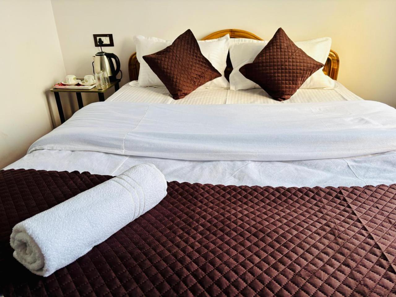 Forest Lodge - 80 Mts From Mall Road Darjeeling  Buitenkant foto