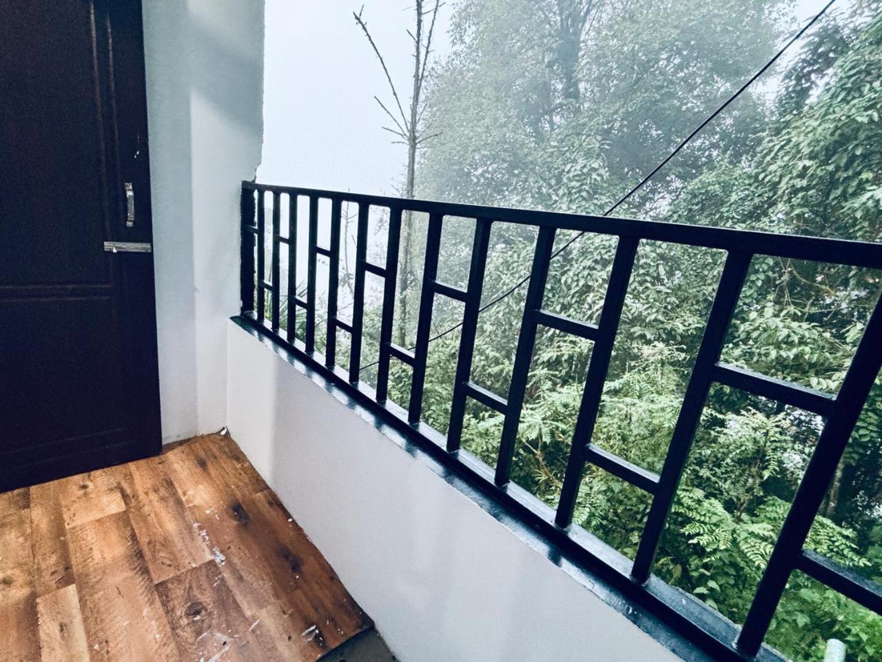 Forest Lodge - 80 Mts From Mall Road Darjeeling  Buitenkant foto
