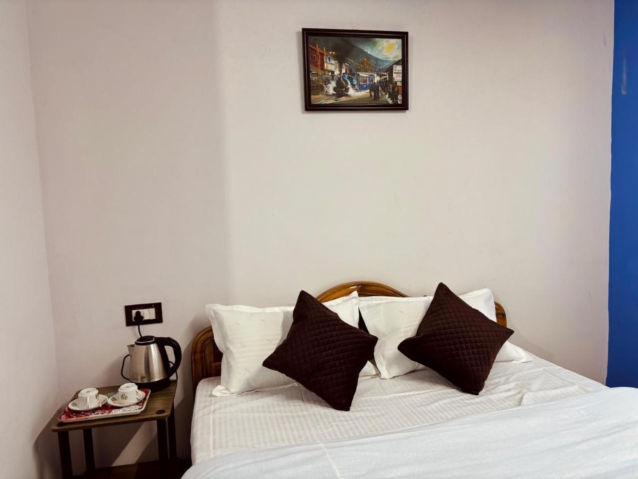 Forest Lodge - 80 Mts From Mall Road Darjeeling  Buitenkant foto