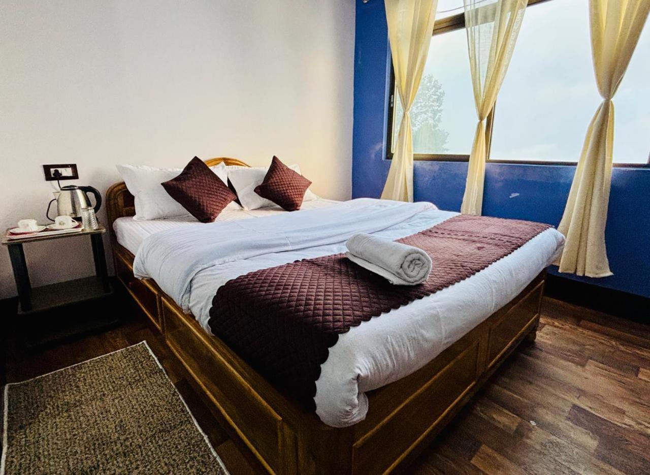 Forest Lodge - 80 Mts From Mall Road Darjeeling  Buitenkant foto