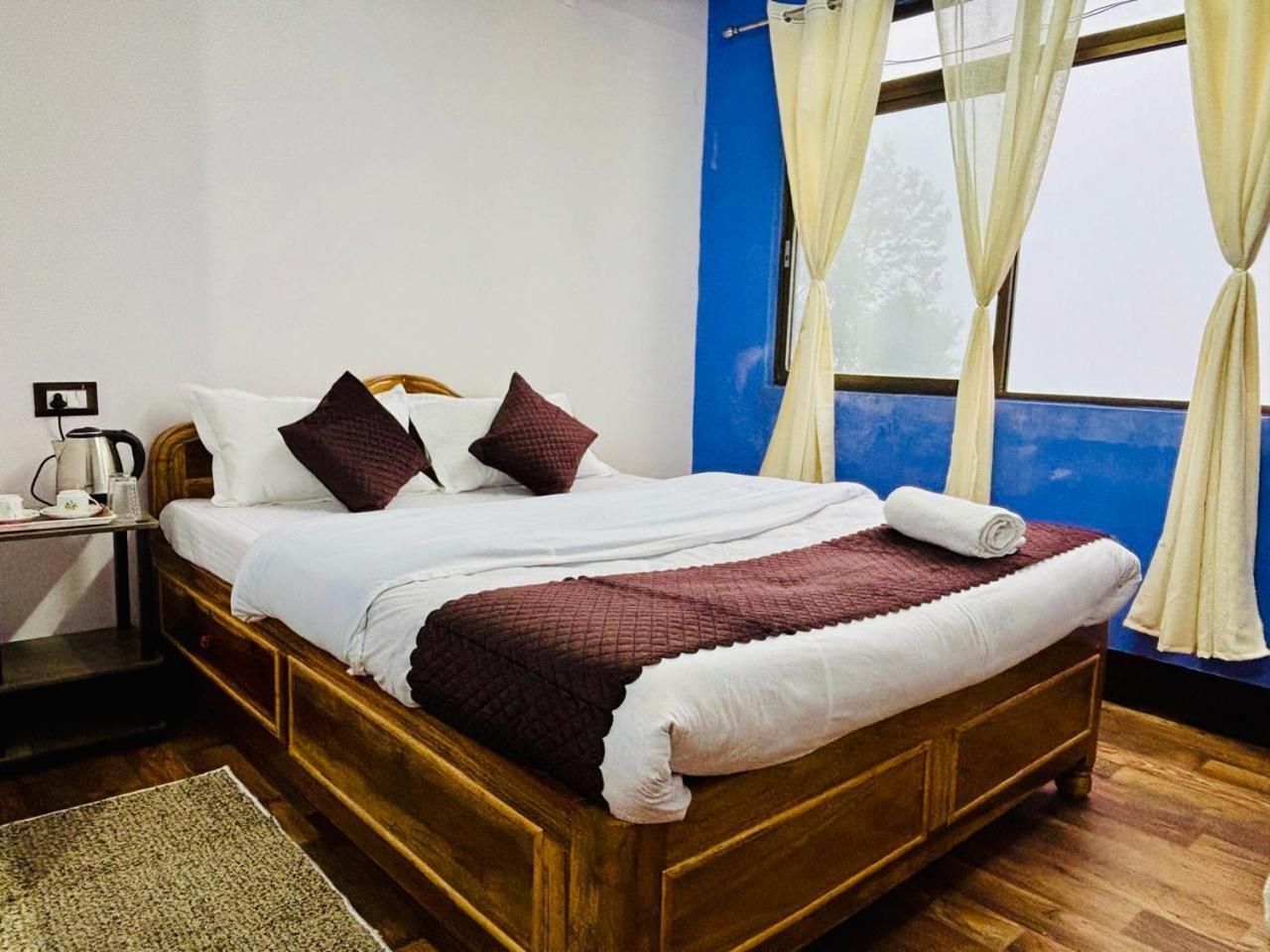 Forest Lodge - 80 Mts From Mall Road Darjeeling  Buitenkant foto