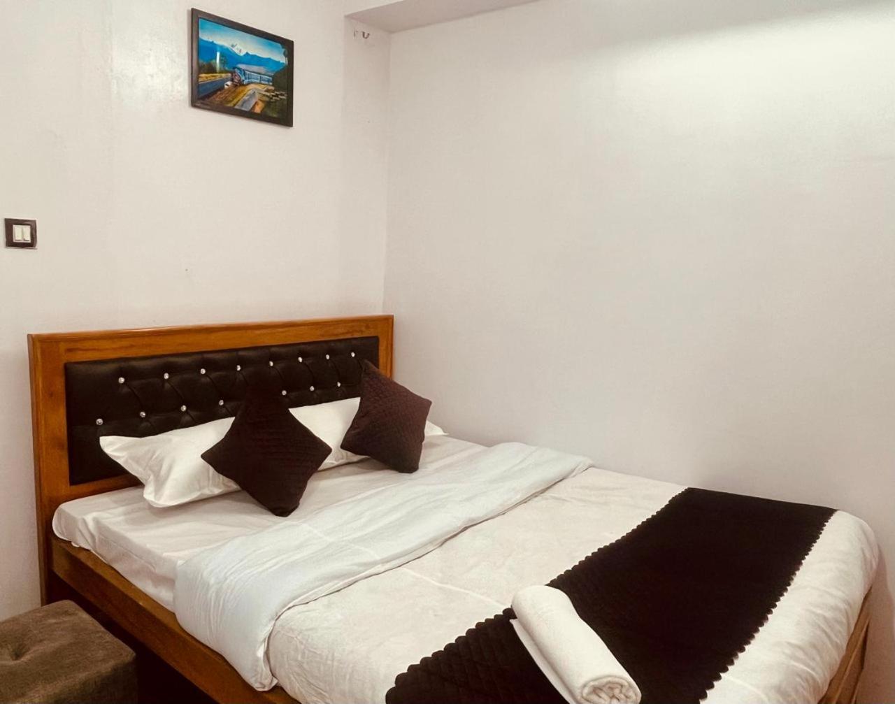 Forest Lodge - 80 Mts From Mall Road Darjeeling  Buitenkant foto