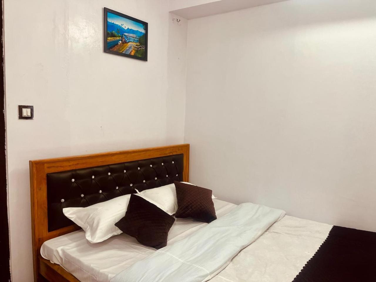 Forest Lodge - 80 Mts From Mall Road Darjeeling  Buitenkant foto