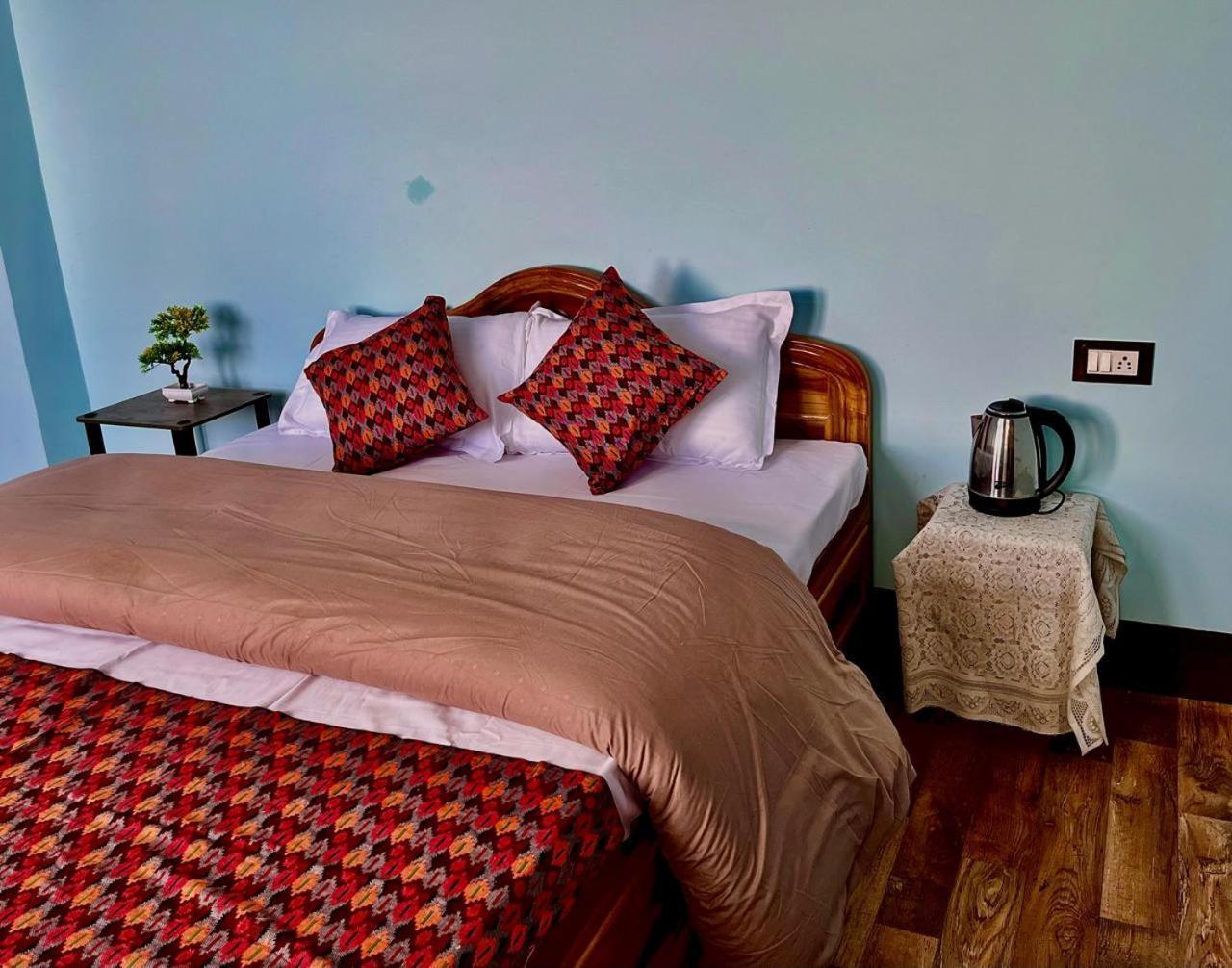 Forest Lodge - 80 Mts From Mall Road Darjeeling  Buitenkant foto