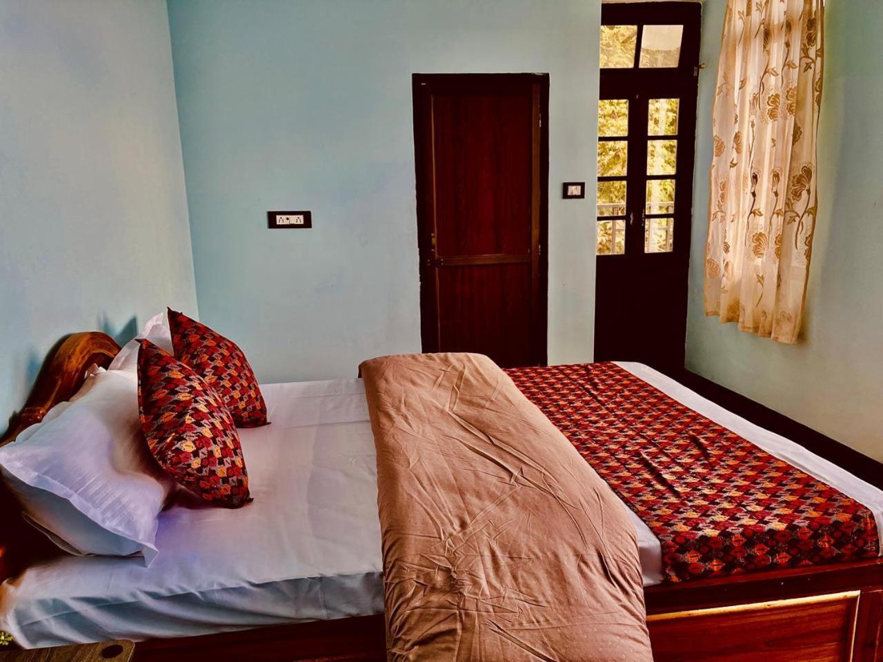 Forest Lodge - 80 Mts From Mall Road Darjeeling  Buitenkant foto