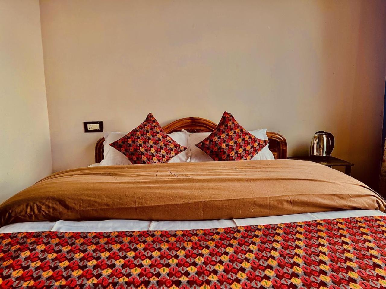 Forest Lodge - 80 Mts From Mall Road Darjeeling  Buitenkant foto