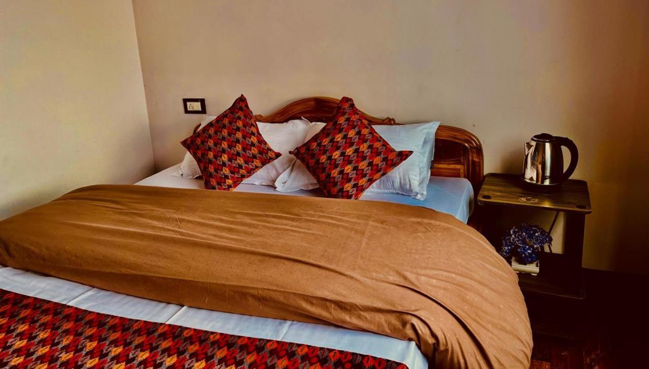 Forest Lodge - 80 Mts From Mall Road Darjeeling  Buitenkant foto